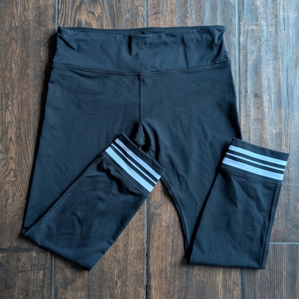 Afriel & Tabbris Black 7/8 Leggings with Striped  Bottom - Women's Large